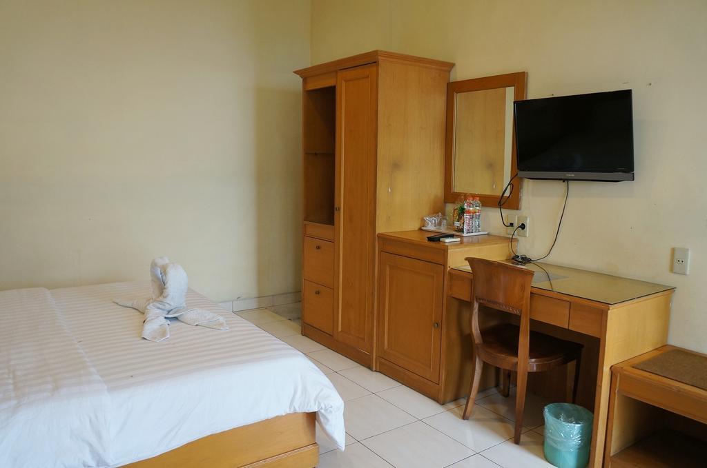 Adisurya Hotel Kediri  Eksteriør billede