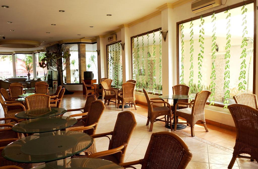 Adisurya Hotel Kediri  Eksteriør billede