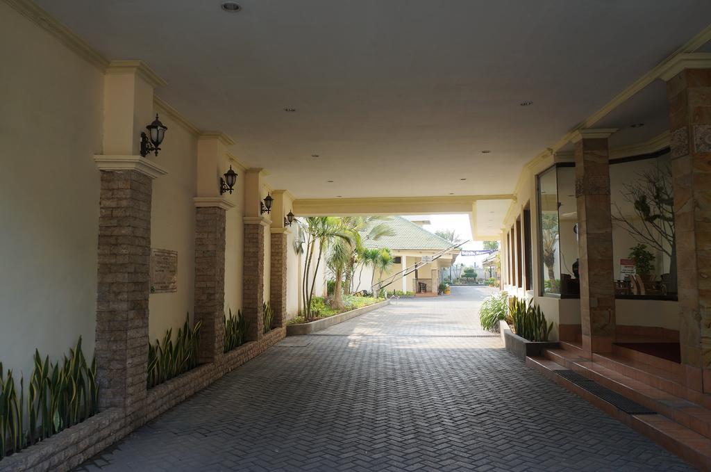 Adisurya Hotel Kediri  Eksteriør billede