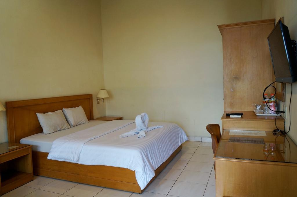 Adisurya Hotel Kediri  Værelse billede