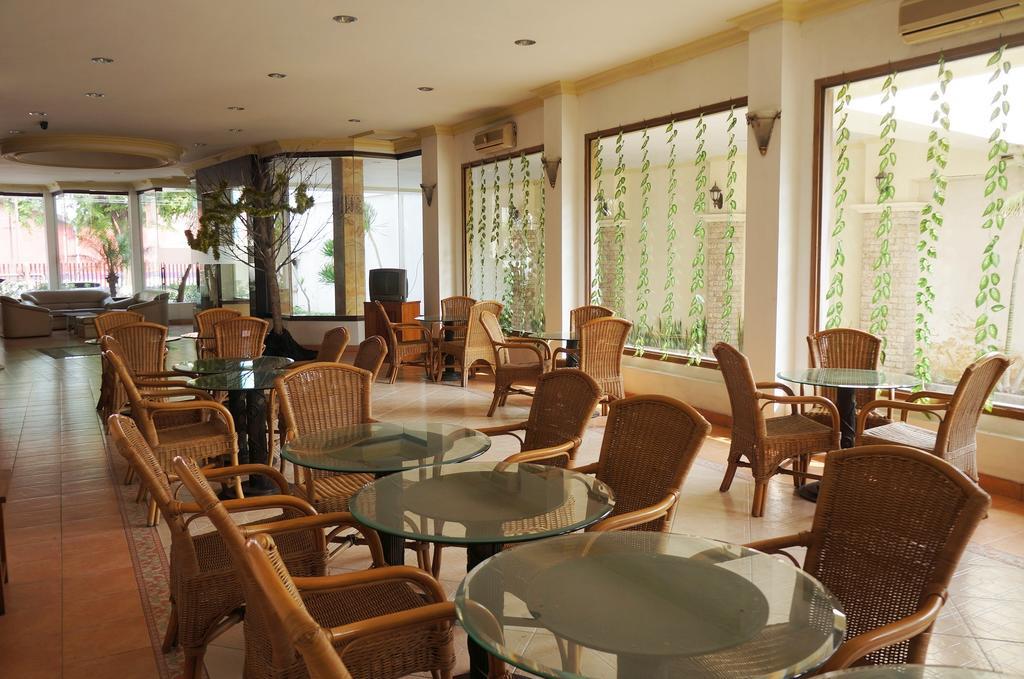 Adisurya Hotel Kediri  Eksteriør billede